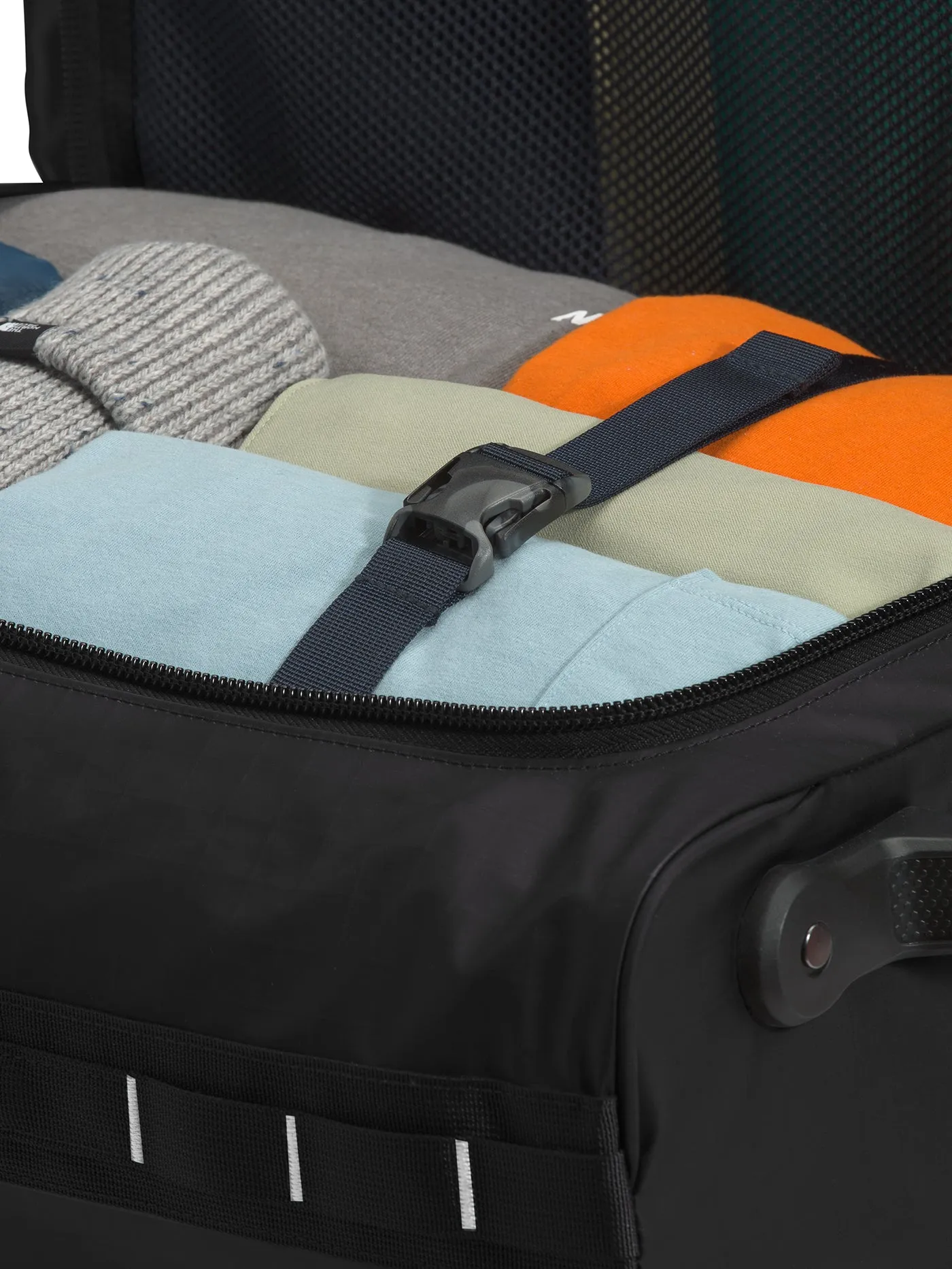 Base Camp Voyager 21'' Roller Suitcase