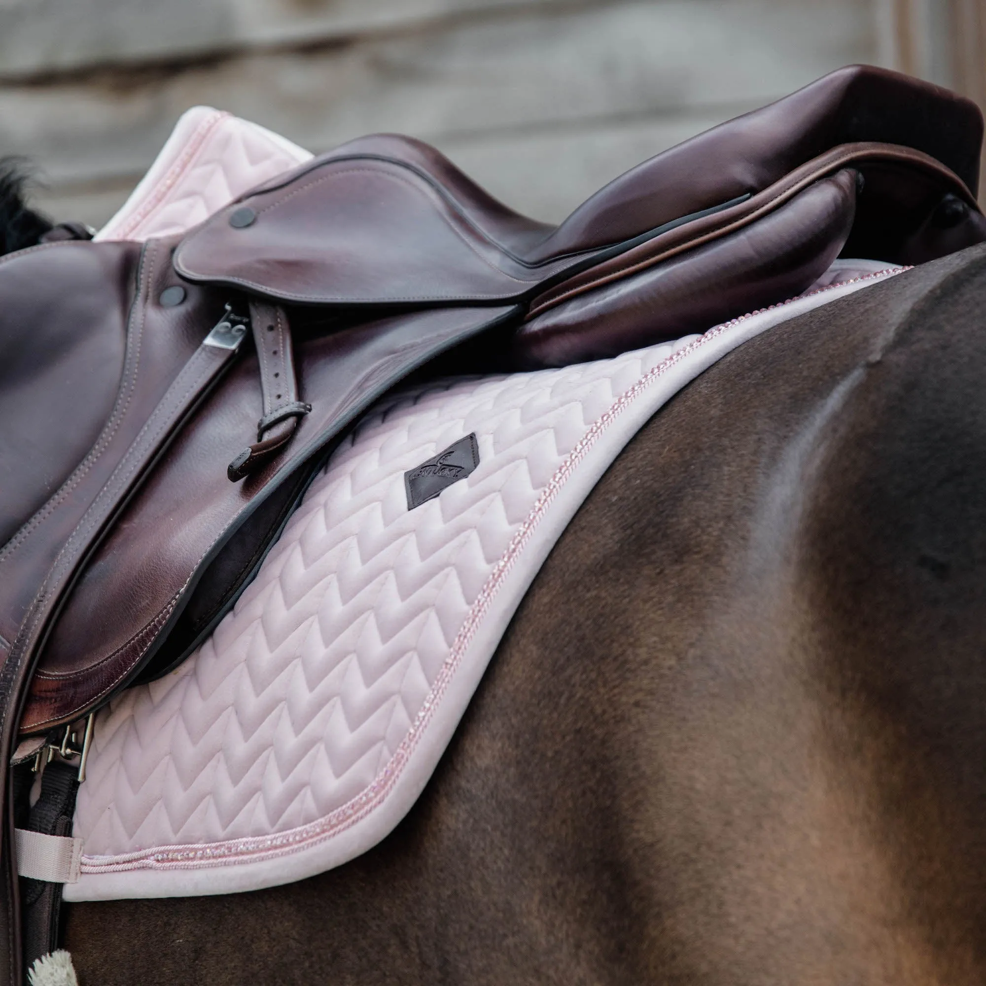 Kentucky Horsewear Saddle Pad Basic Velvet Pearls Dressage, Soft Rose