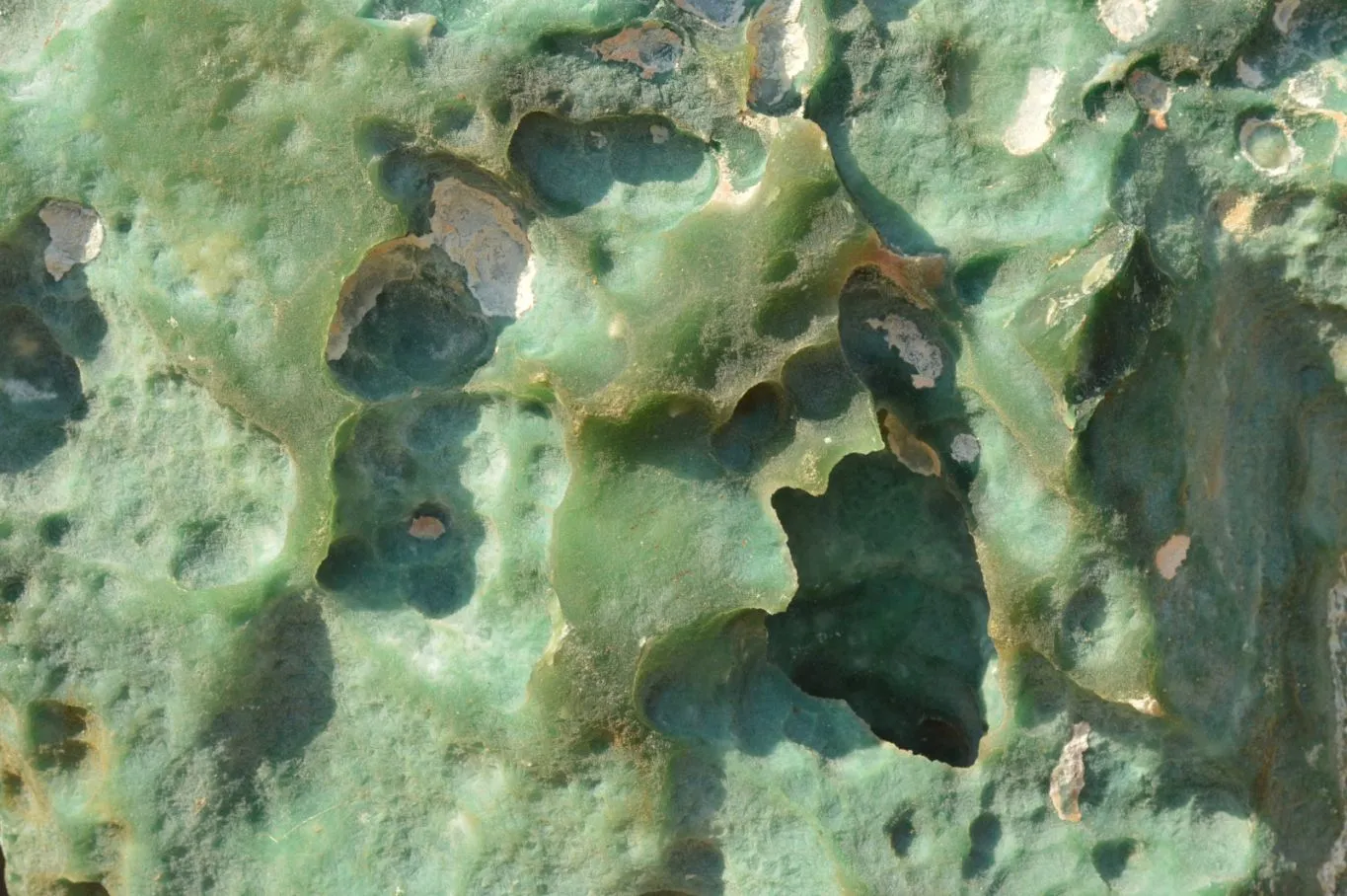 Natural XXL Emerald Mtorolite Plates With Stand x 1  From Mutorashanga, Zimbabwe