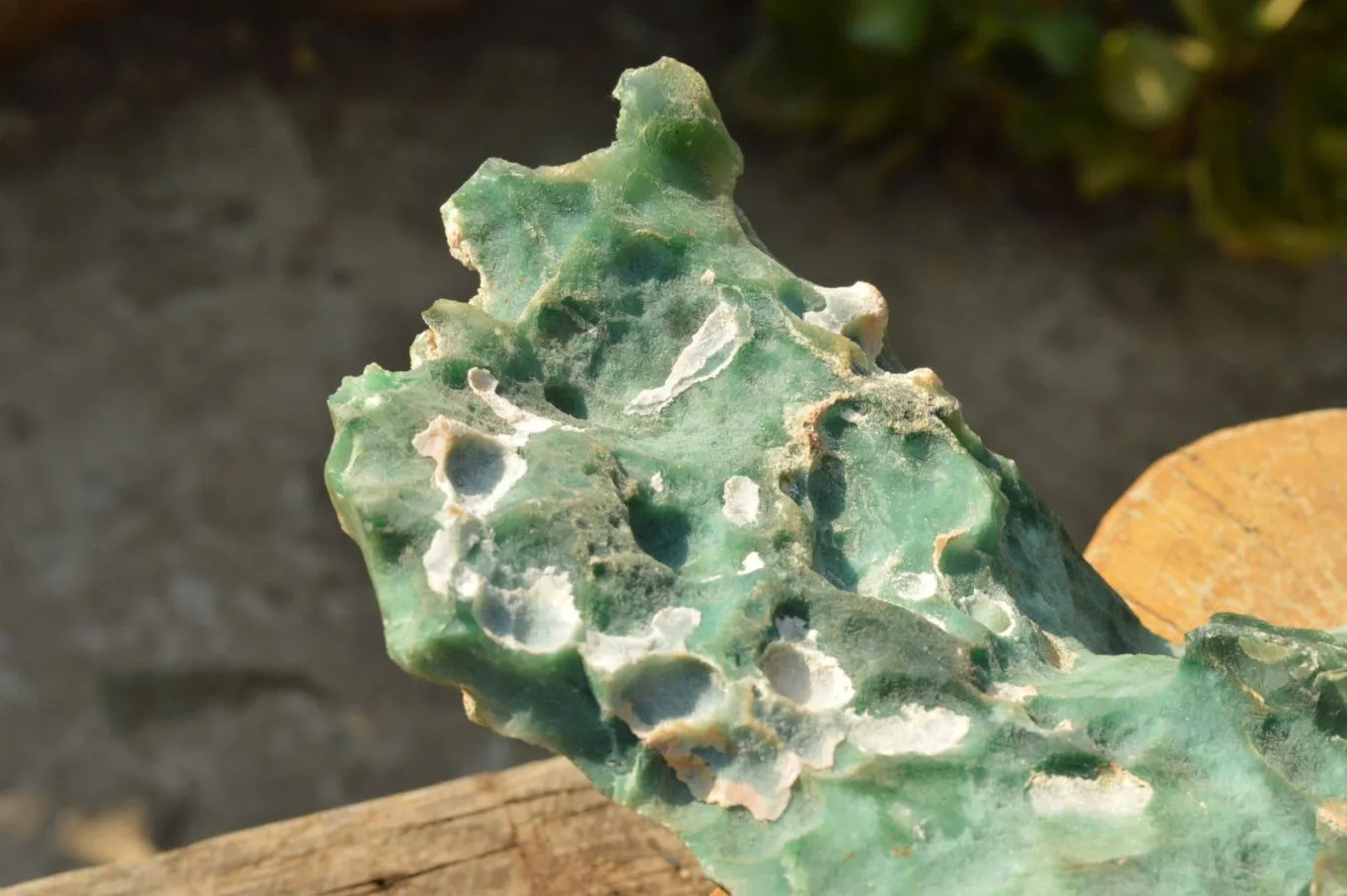 Natural XXL Emerald Mtorolite Plates With Stand x 1  From Mutorashanga, Zimbabwe