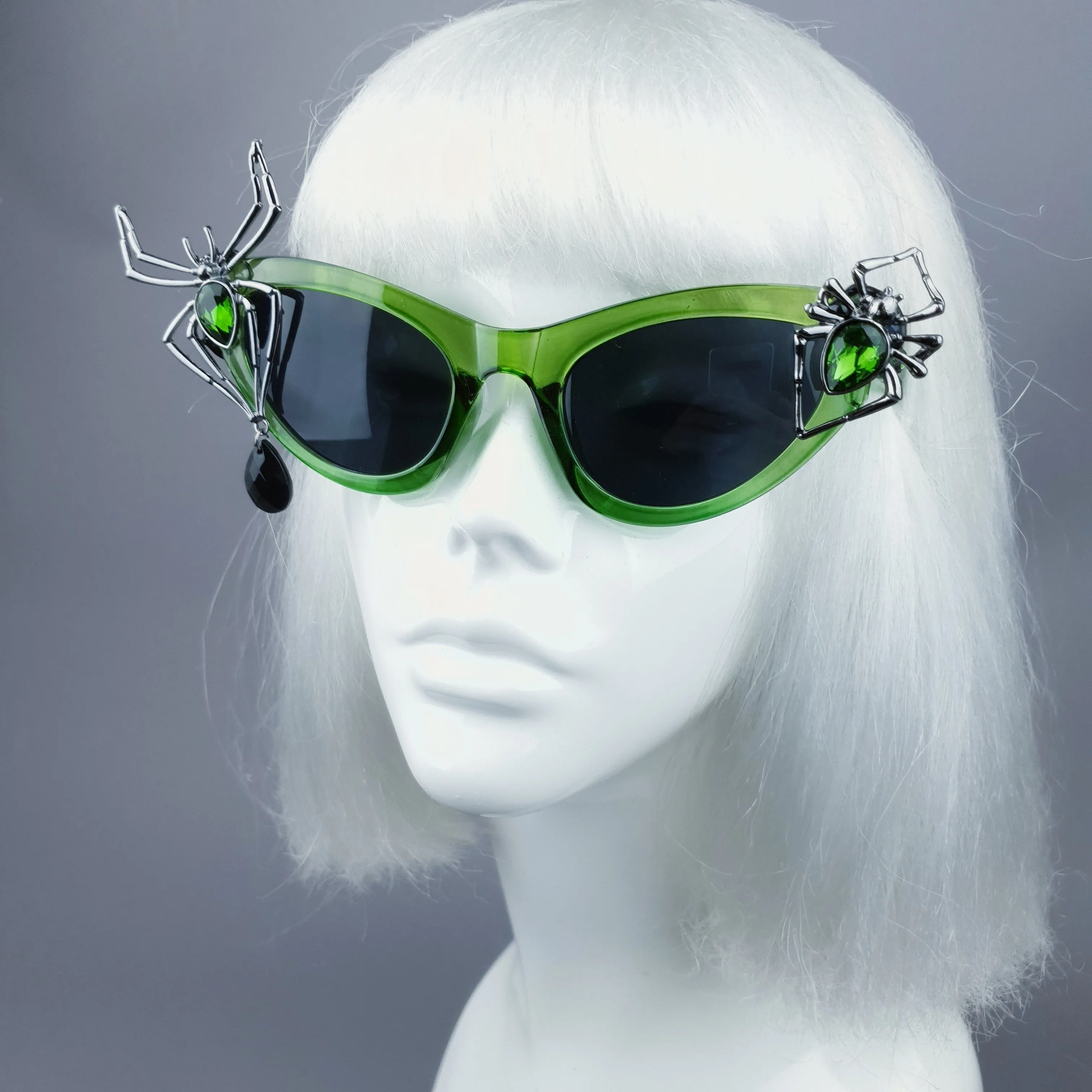 "Araniella" Green Jewel Spider Catseye Sunglasses