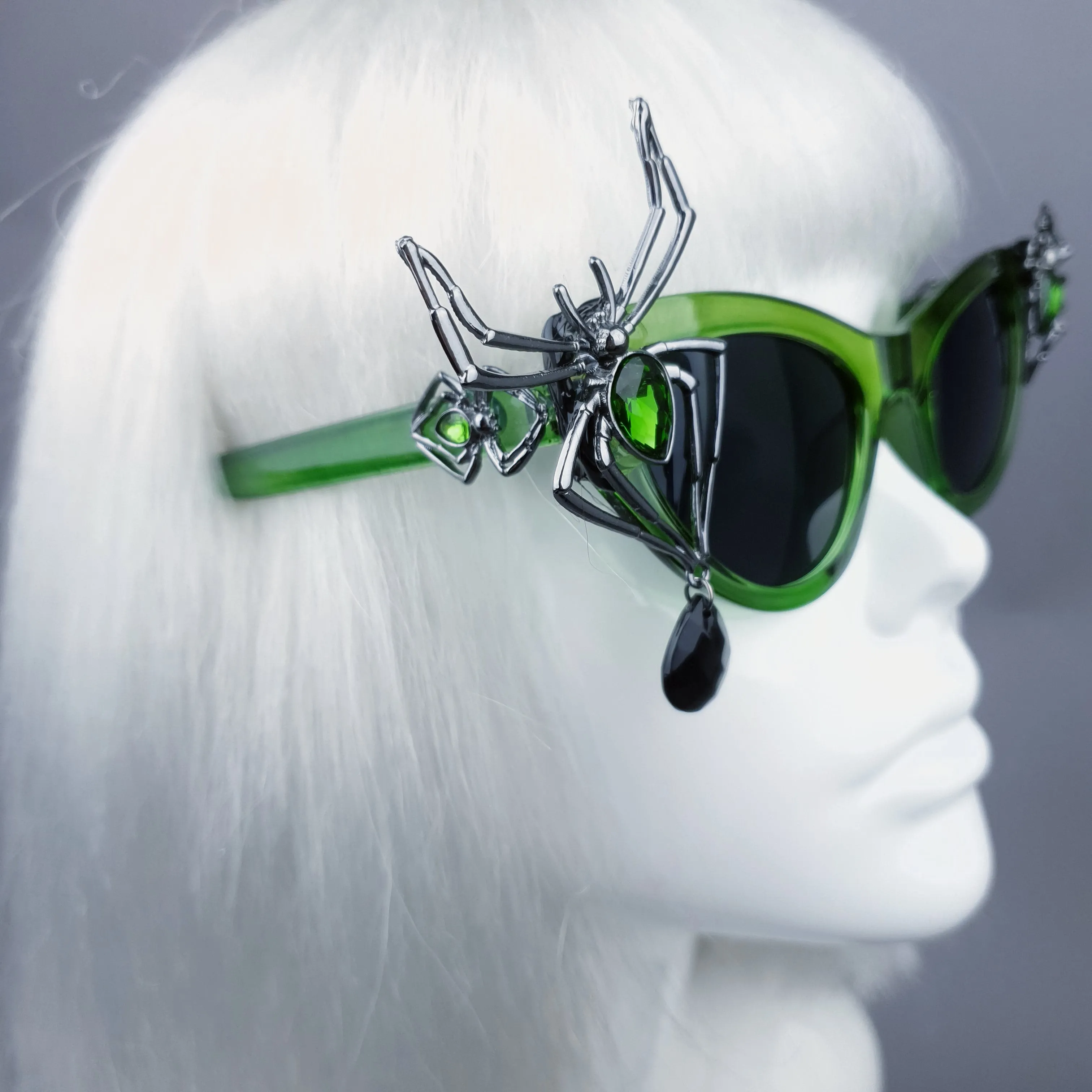 "Araniella" Green Jewel Spider Catseye Sunglasses