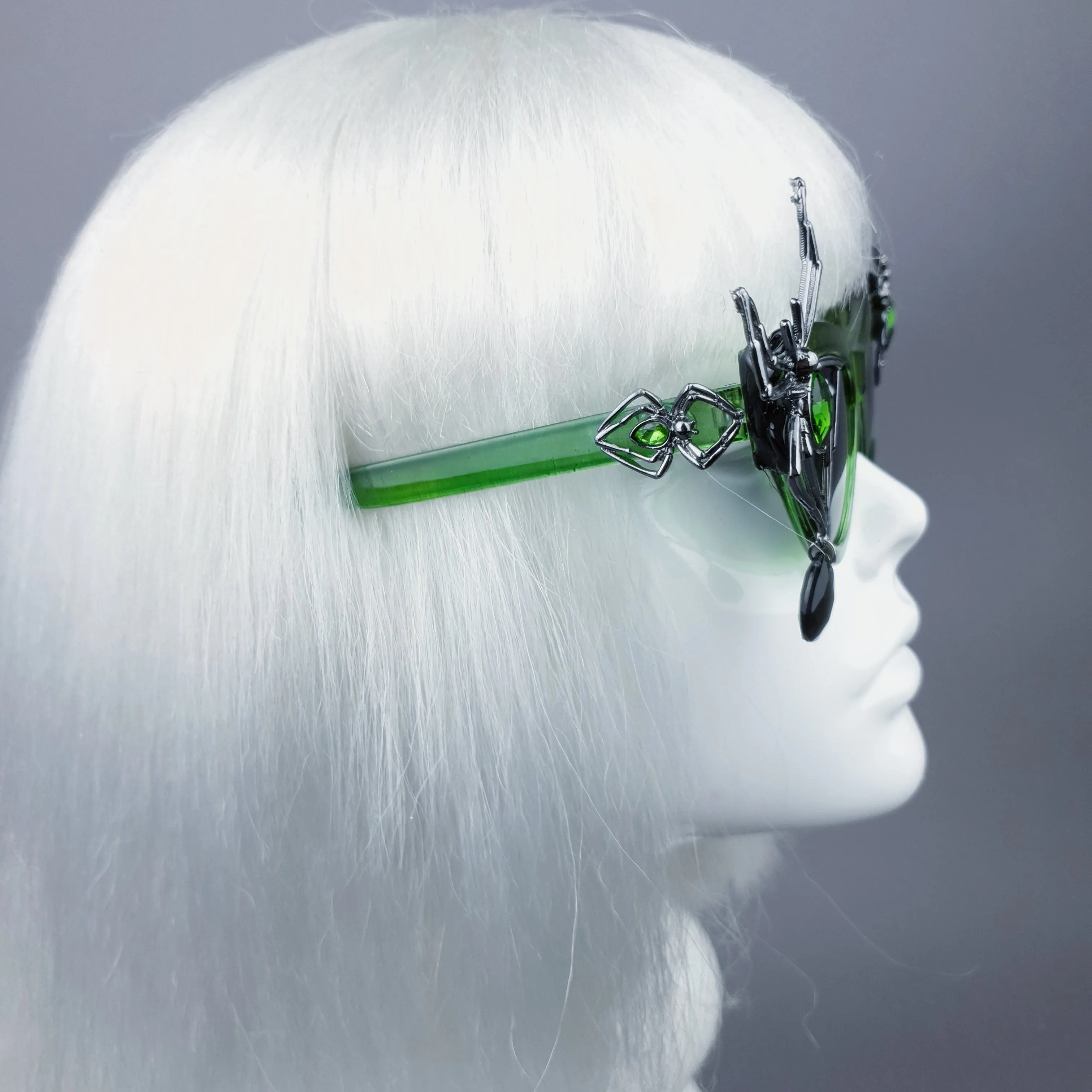 "Araniella" Green Jewel Spider Catseye Sunglasses