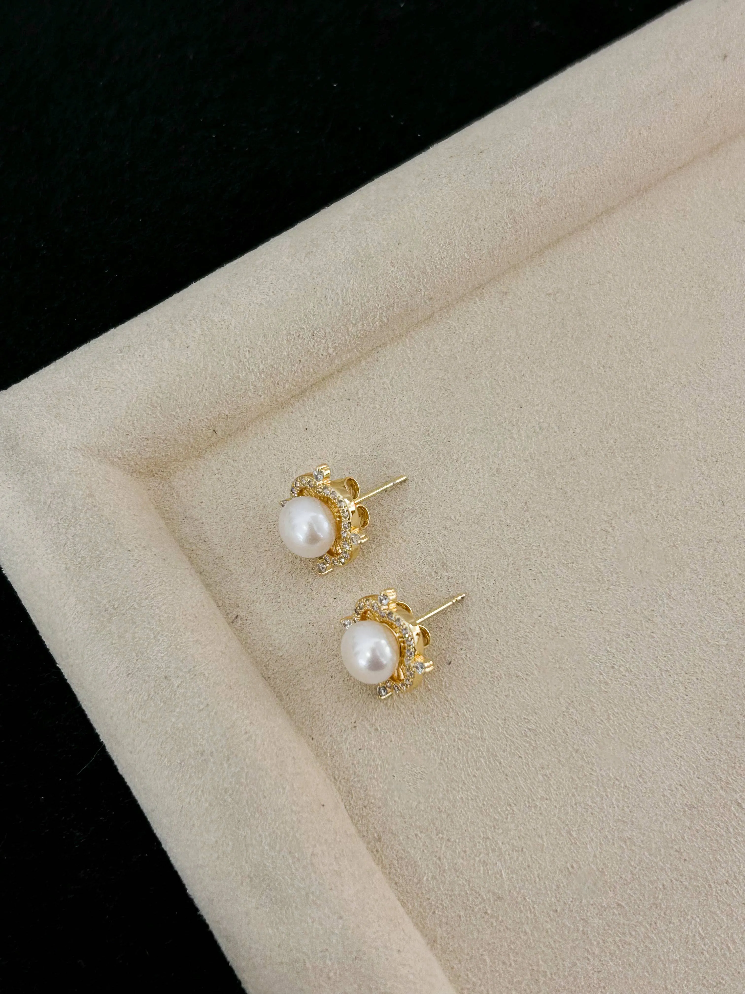 Unique White Freshwater Pearl Jewelry Set